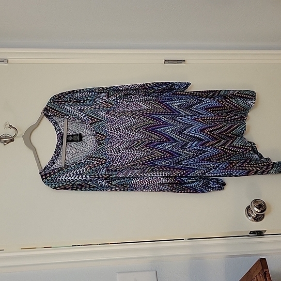 PREMISE Colorful Rainbow Optical Illusion Zigzag Chevron Tunic - Picture 2 of 8